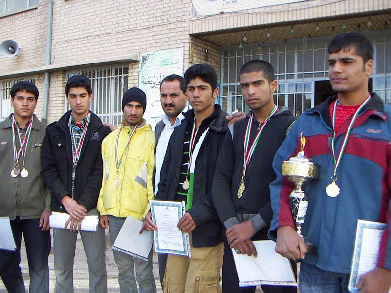 برنده شدن دانش اموزان دبیرستان شهید چمران در مسابقات
