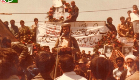 حضور پیشمرگه های کرد در مراسم تشییع جنازه سردار فاتح خرمشهر در زرین شهر سال1361