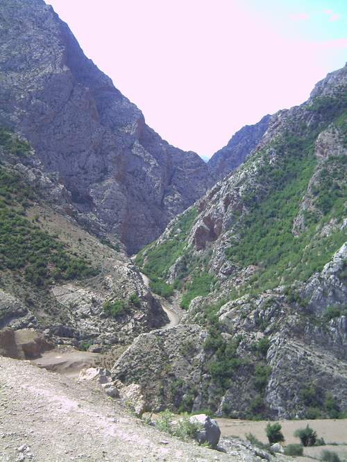 تنگه کاورد بین سمنان شلی
